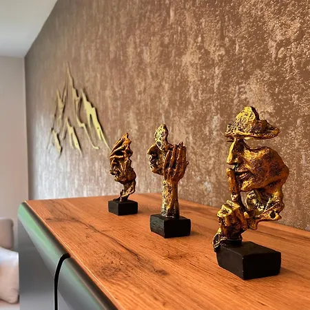 Silvia, Zentrum Daire