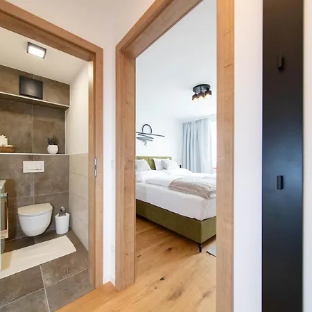 Silvia, Zentrum Daire Mondsee